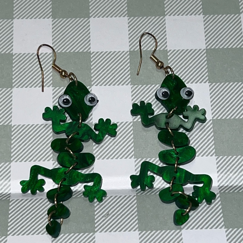 Charming Green Lizard Dangle Earrings - Picture 3 of 5